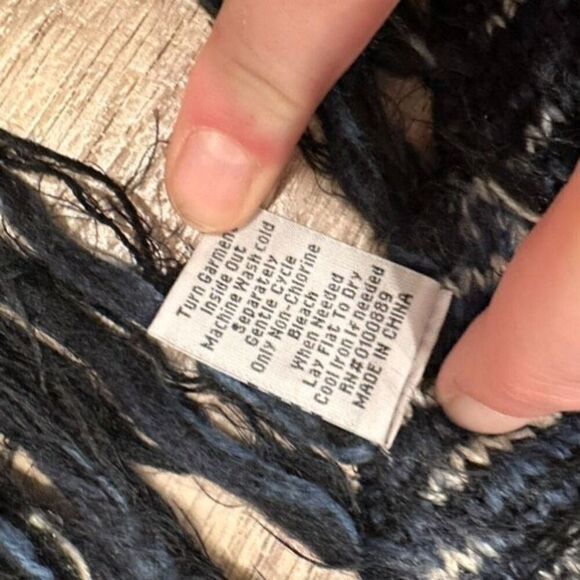 Frazzle Women's Eyelash Knit With Sleeve Fringe Poncho Sweater Black Blue Medium - Picture 4 of 13